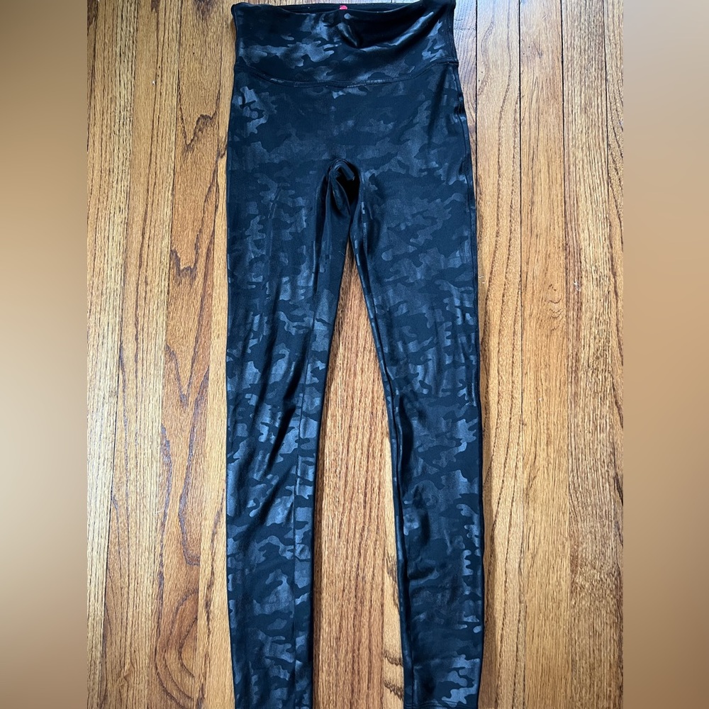 Spanx Size small black cameo leggings